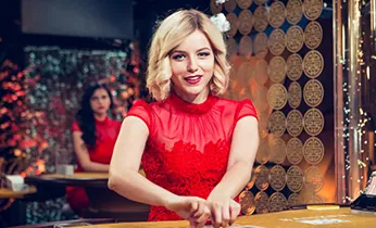 Người chơi poker thực hiện cú bluff